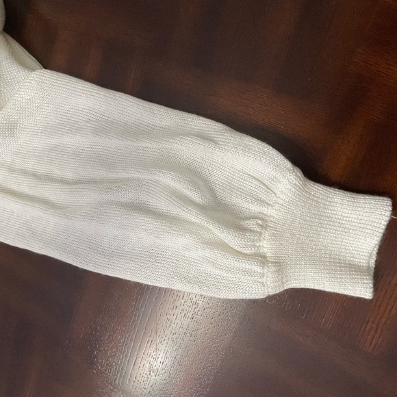 Plat LTD women’s two piece sweater & skirt. Top is white with Detail, size 12 - Picture 8 of 8